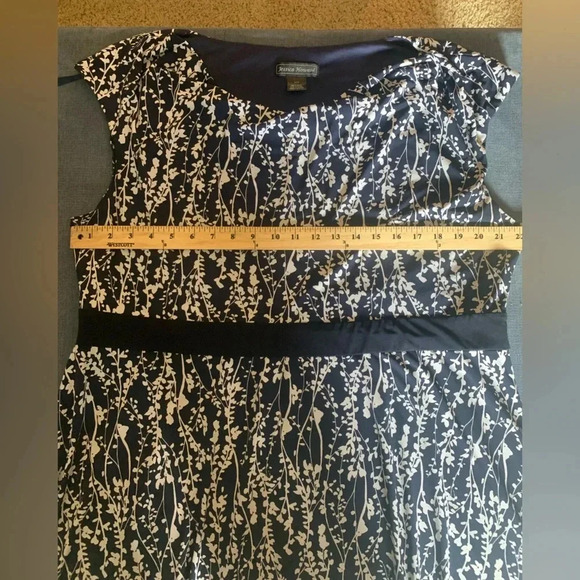 Woman’s Jessica Howard Vintage Navy &White Floral MIDI Stretch Jersey Plus Dress - Picture 10 of 12